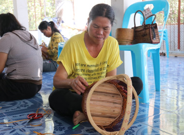 อบรมส่งเสริมและพัฒนาอาชีพ หลักสูตร &quot;การถักตะกร้าหวายเทียม&quot; พารามิเตอร์รูปภาพ 13