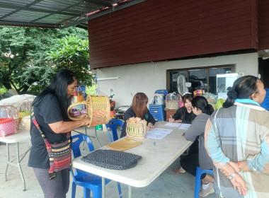 ลงพื้นที่จัดเตรียมเอกสารและสินค้าของเกษตรกรในพื้นที่ ... พารามิเตอร์รูปภาพ 2